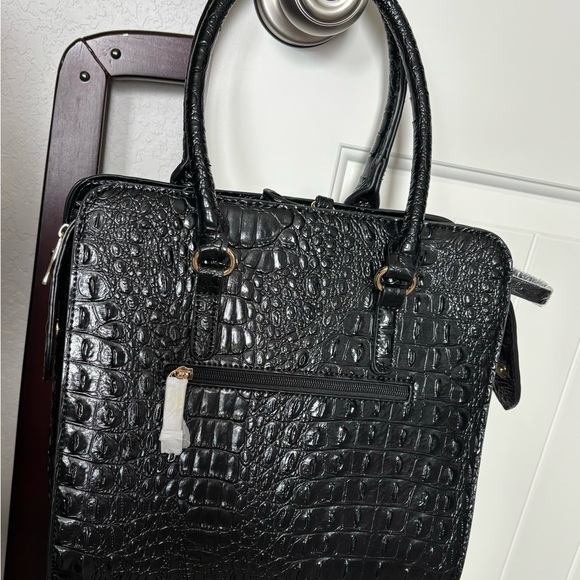 Re-purposed LV 2 in 1 Snake skin Kelli Bag & wristlet - Picture 2 of 11